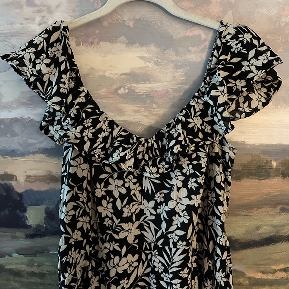 Old Navy Dresses & Skirts - Old Navy Ruffled sundress